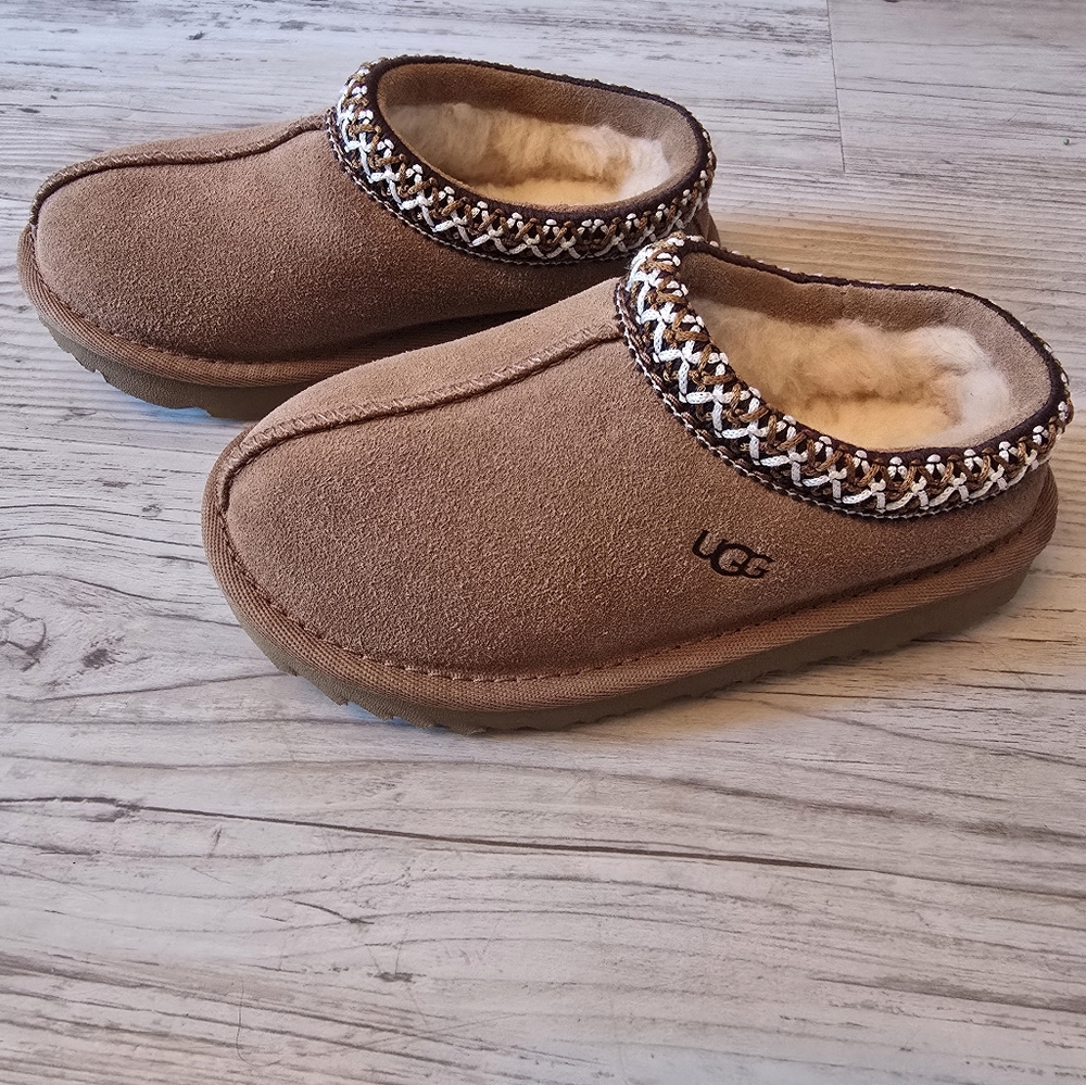 UGG Tan Slippers with Knit Detail